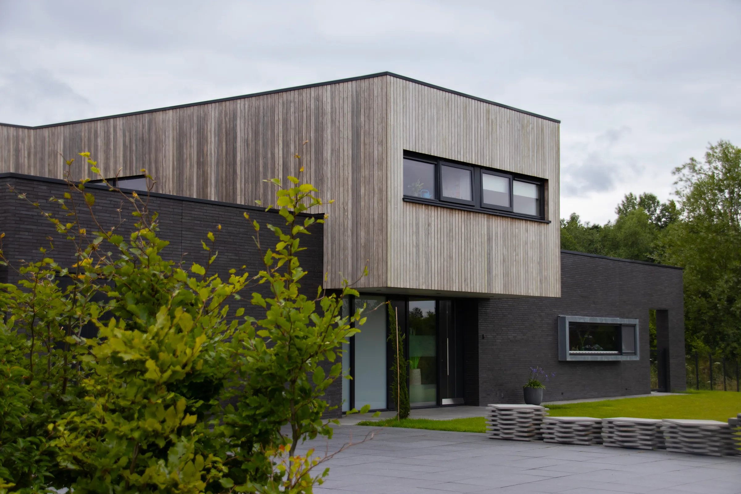 Houten hofwoning in Friesland