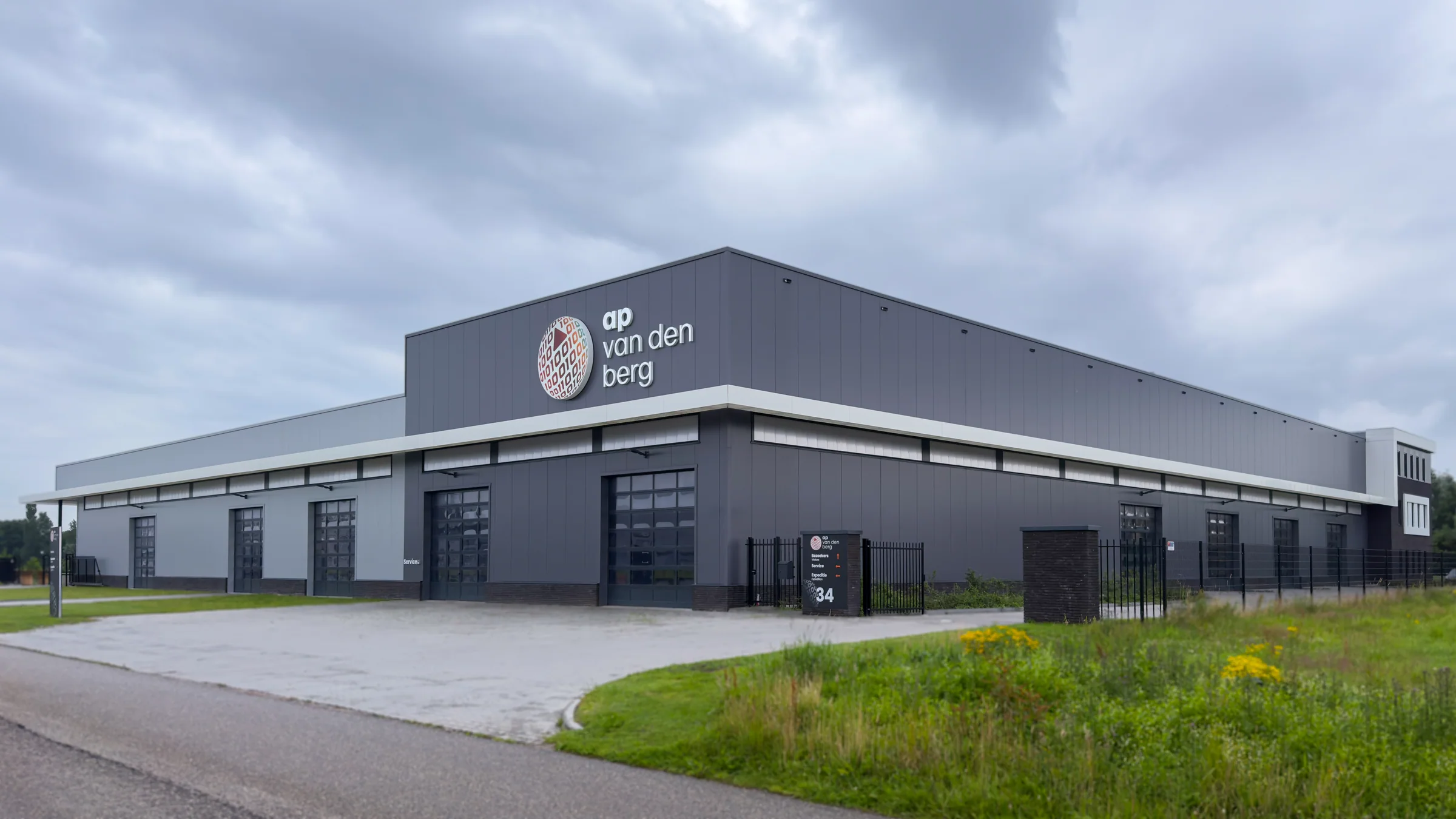 A.P. van den Berg — Een rustige industriële gevel