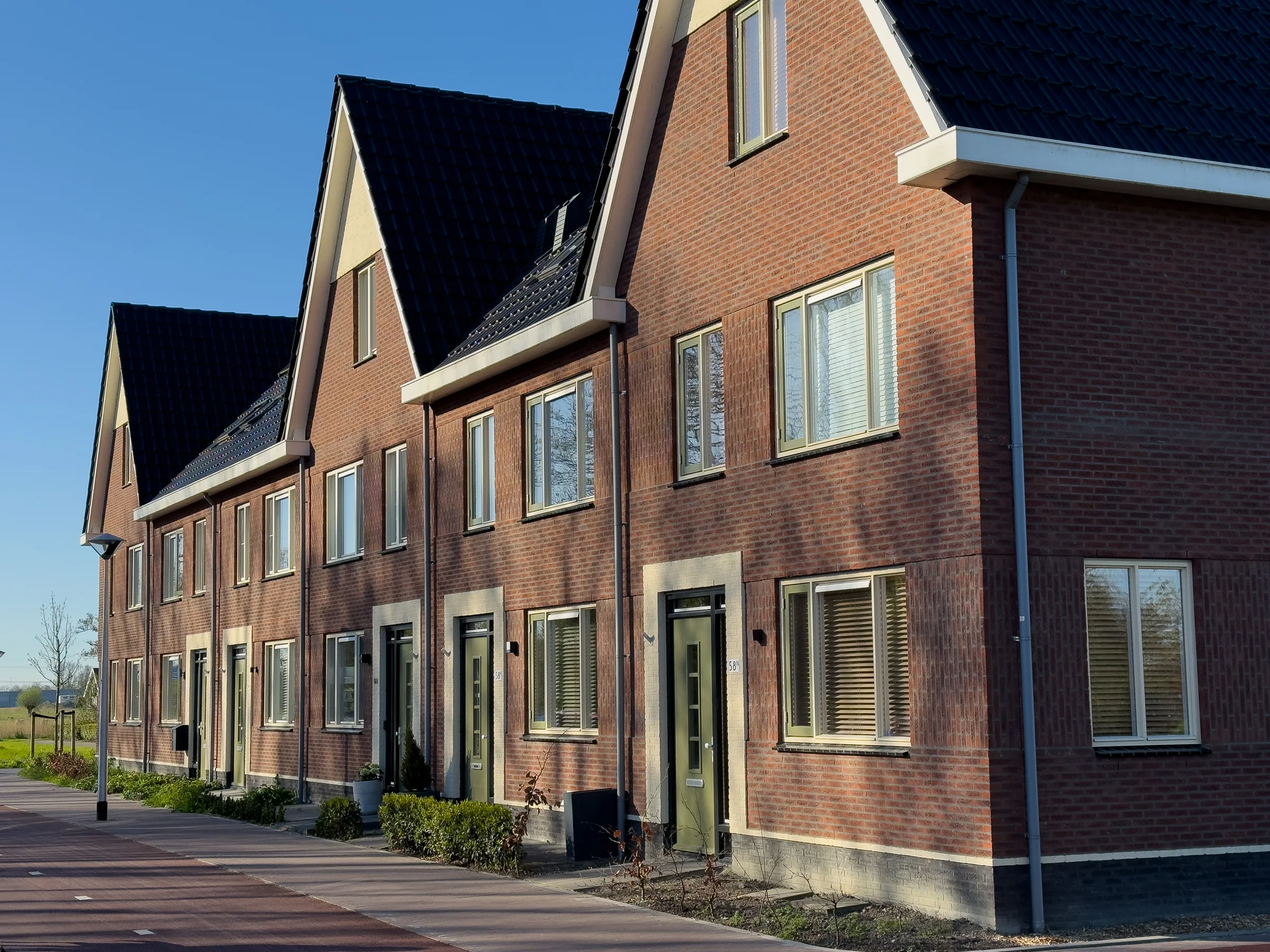 De Klamp — Van straat naar voordeur