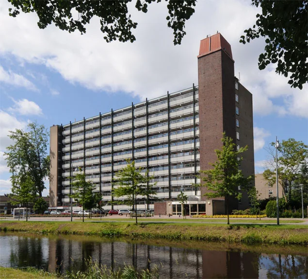 Drie flatgebouwen Hoogezand — De hoogte krijgt een accent