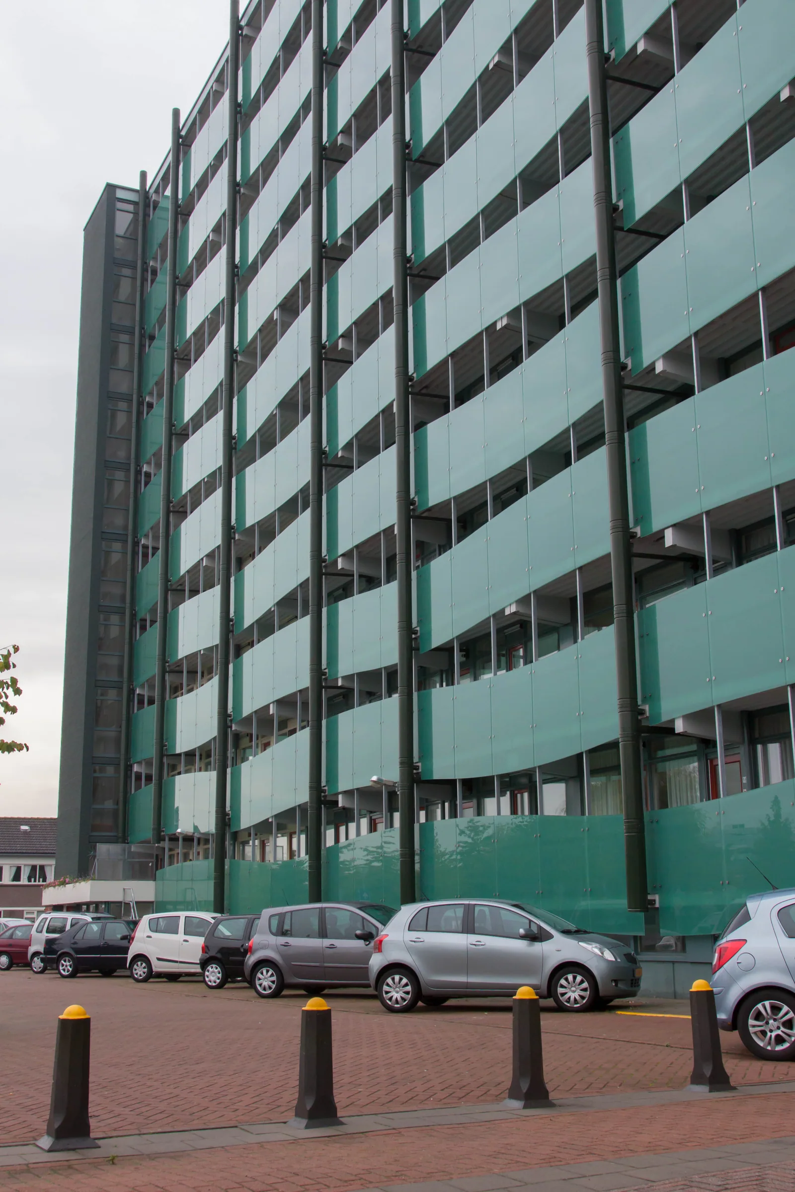 Drie flatgebouwen Hoogezand — Ritme op menselijke schaal
