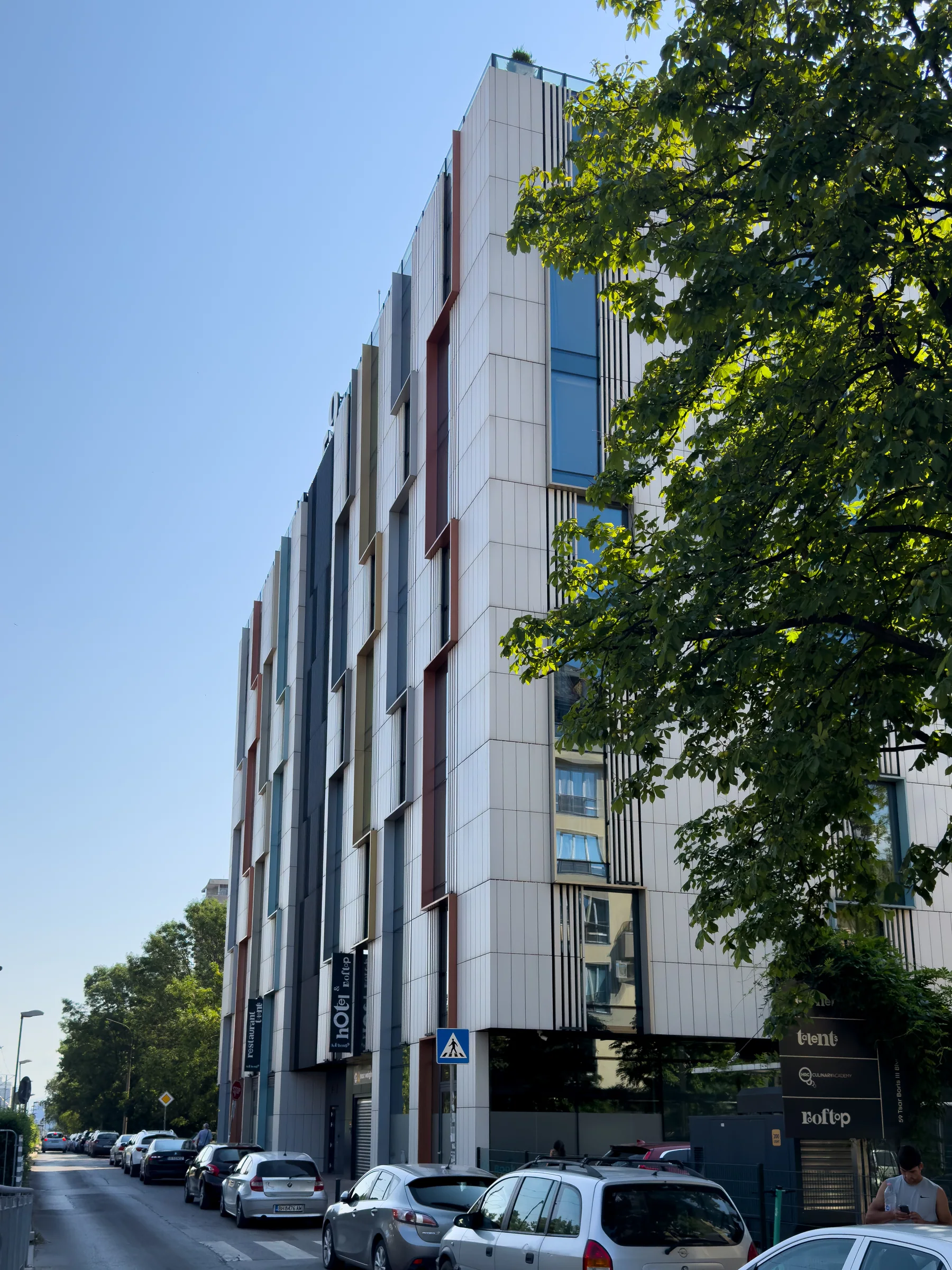 Studentenhuisvesting Sofia — Hoogte tussen de bomen