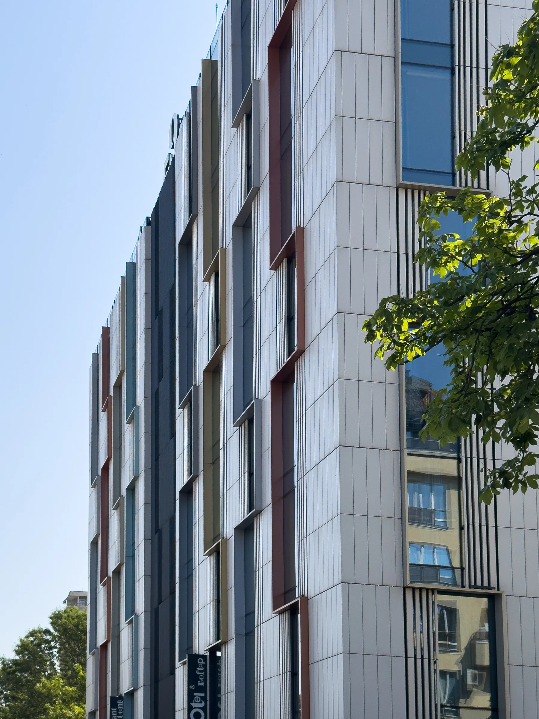 Studentenhuisvesting Sofia — Diepte in de gevel