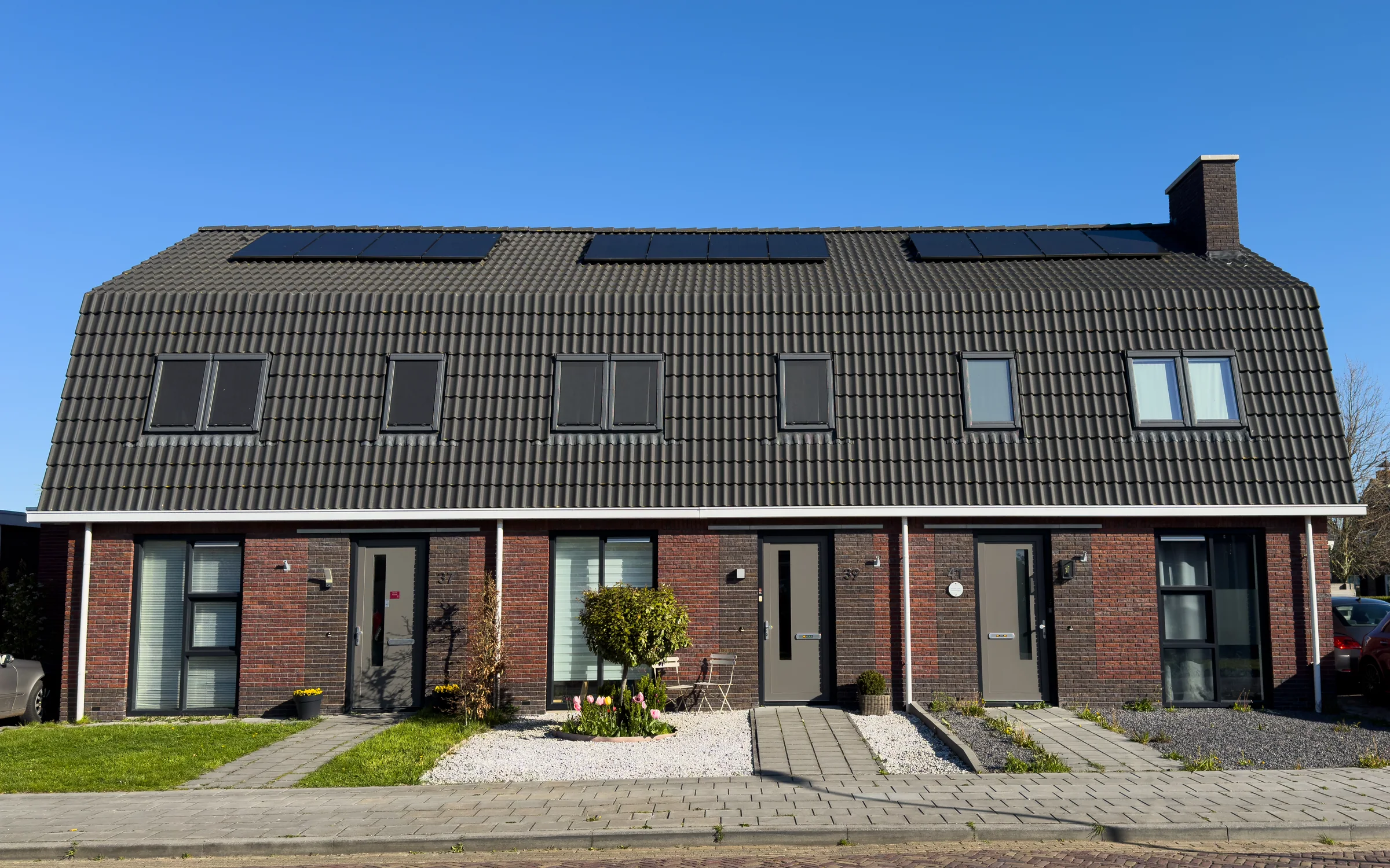 Twaalf woningen Winsum — Het dak als verbindende lijn