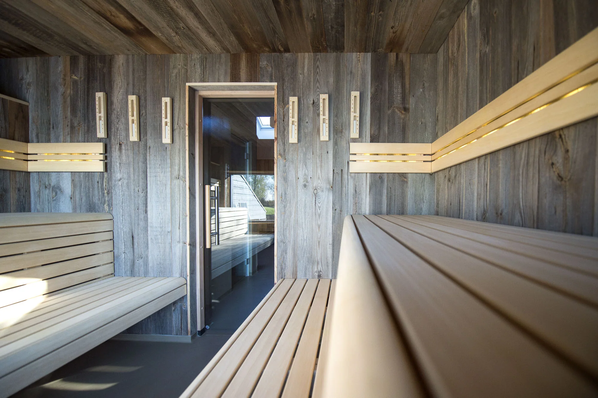 Wellness Westhem — Materiaal dat de ruimte draagt