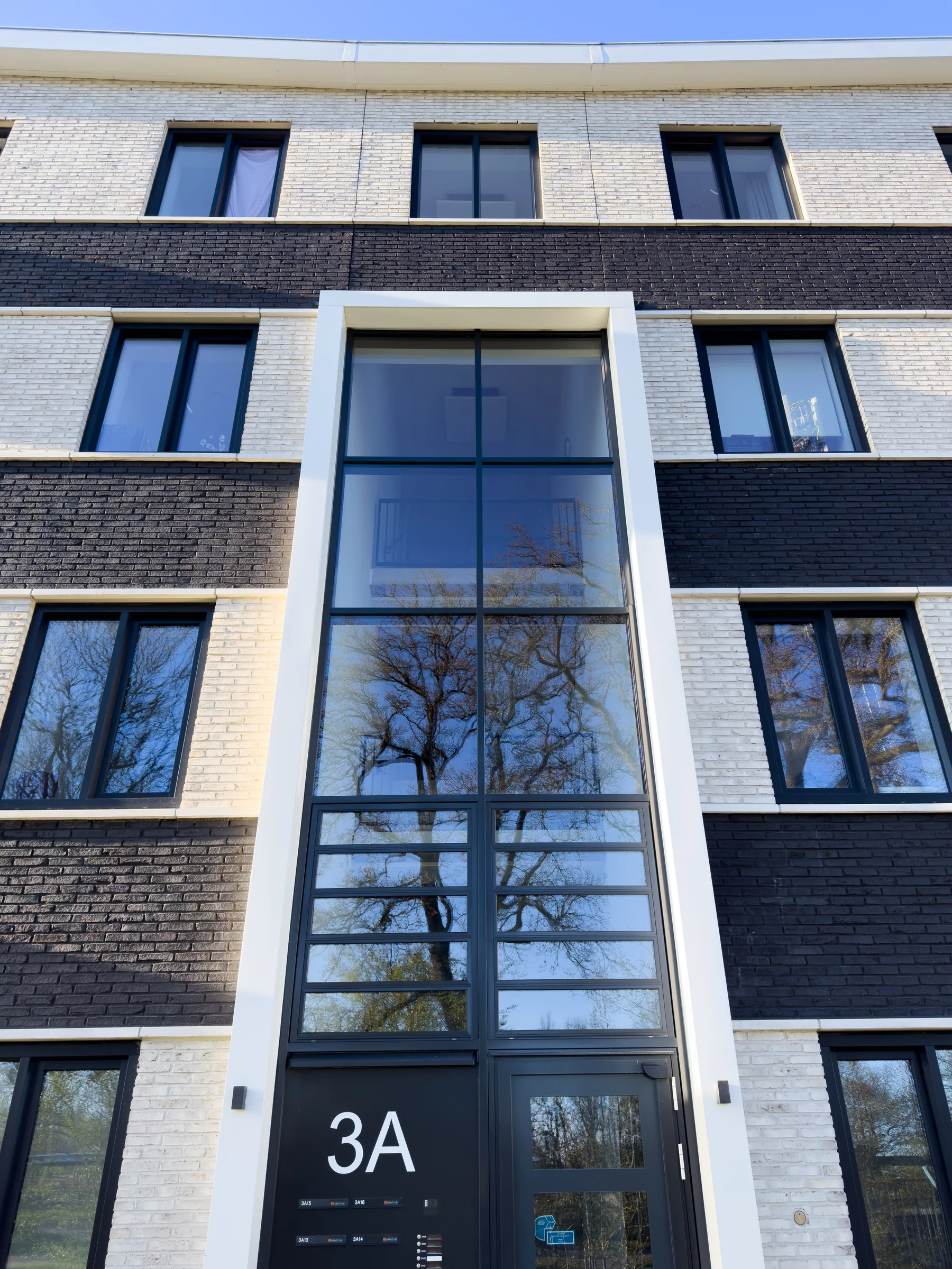 Woongebouwen stationsgebied — Een herkenbare verticale lijn