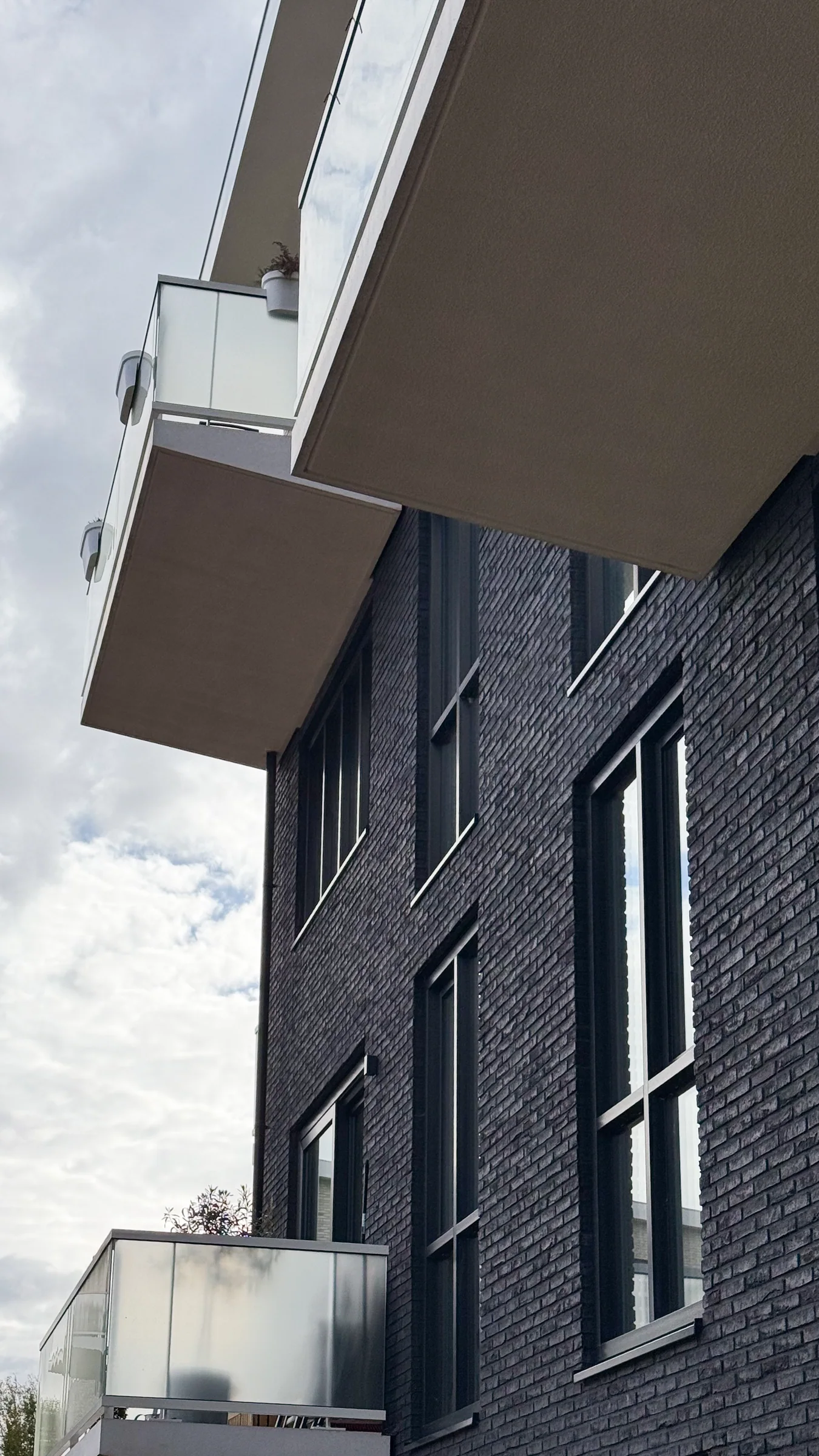 Woongebouwen stationsgebied — Buitenruimte krijgt diepte